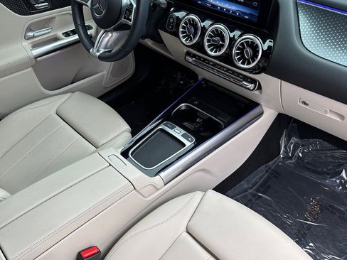 Used 2024 Mercedes-Benz GLA 250 4MATIC image 17