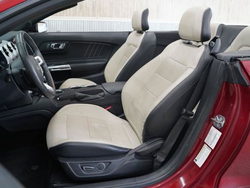 Used 2017 Ford Mustang Premium RWD image 28