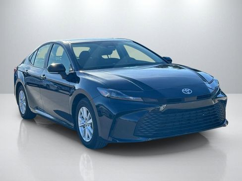 Used 2025 Toyota Camry LE image 3