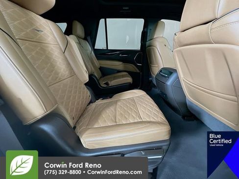 Used 2022 Cadillac Escalade Premium Luxury AWD/4WD image 33