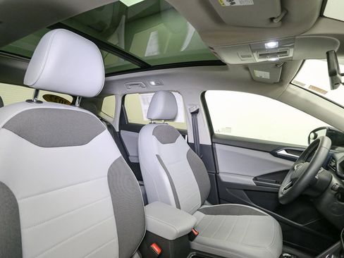 Certified 2022 Volkswagen Taos SE w/ Panoramic Sunroof Package image 22