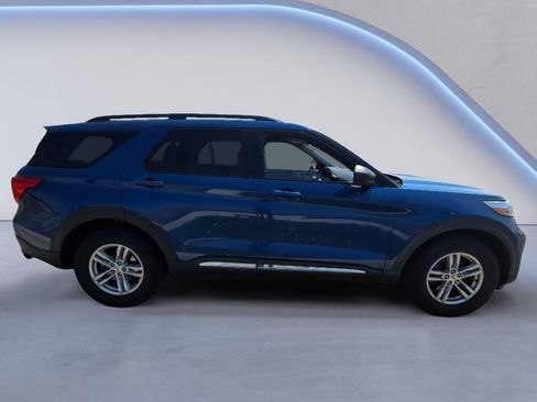Used 2021 Ford Explorer XLT w/ Equipment Group 202A AWD/4WD image 7