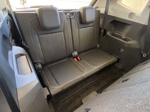 Used 2023 Volkswagen Tiguan SE w/ Panoramic Sunroof Package FWD image 31