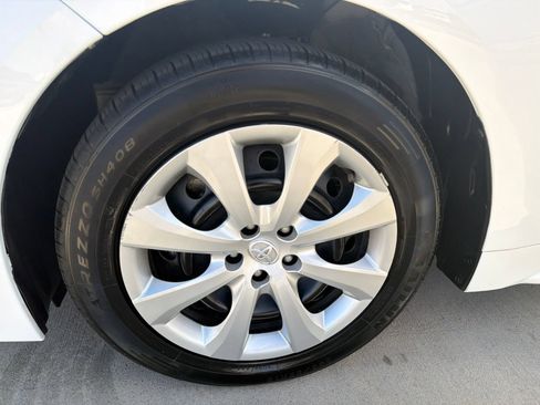Used 2024 Toyota Corolla LE FWD image 12