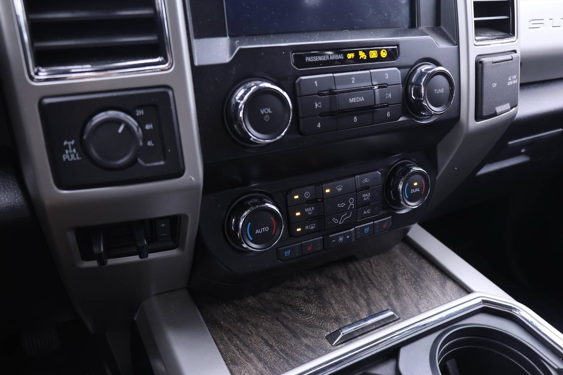 Used 2019 Ford F250 Lariat w/ Lariat Ultimate Package AWD/4WD image 6