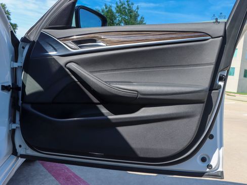 Used 2019 BMW 530i RWD image 10
