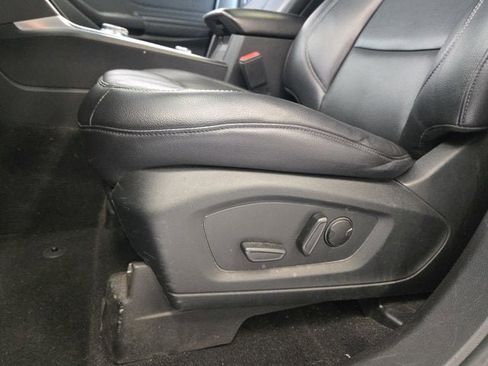 Used 2020 Ford Explorer XLT w/ Equipment Group 202A AWD/4WD image 22