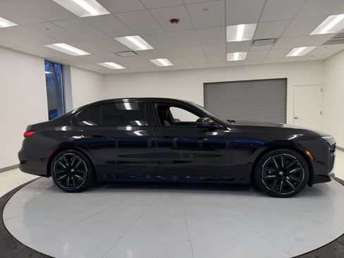 Used 2023 BMW 760i xDrive image 74