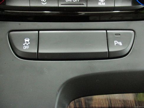 Used 2017 Buick LaCrosse Preferred image 21