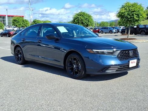 Used 2025 Honda Accord SE image 2