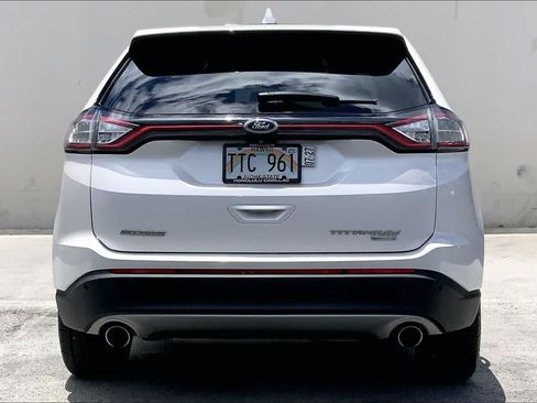 Used 2018 Ford Edge Titanium w/ Equipment Group 301A FWD image 5