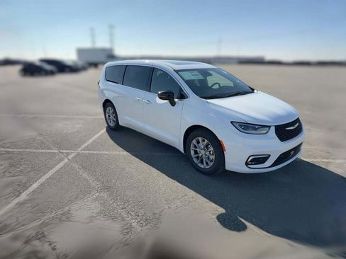 New 2026 Chrysler Pacifica Limited image 16