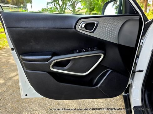 Used 2021 Kia Soul LX FWD image 32