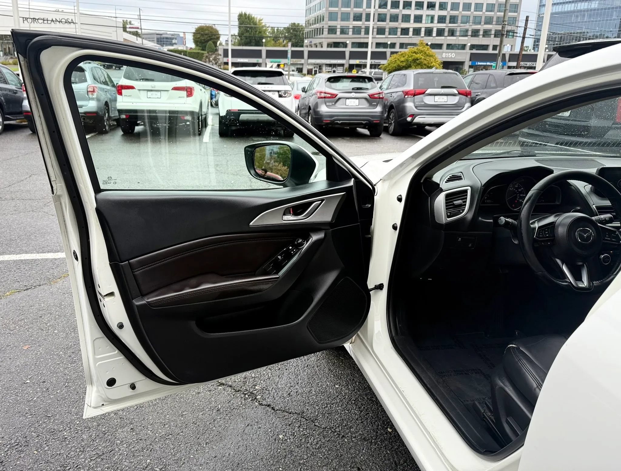 Used 2018 MAZDA MAZDA3 Touring FWD image 9
