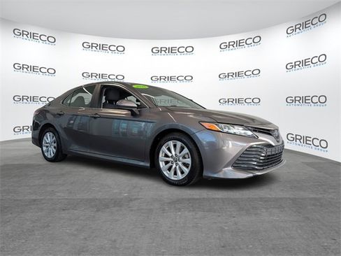 Used 2020 Toyota Camry LE image 1