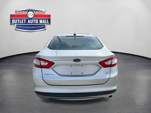 Used 2014 Ford Fusion SE FWD image 4