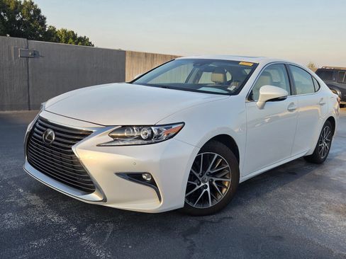 Used 2016 Lexus ES 350 w/ Luxury Package w/Wood Trim FWD image 1