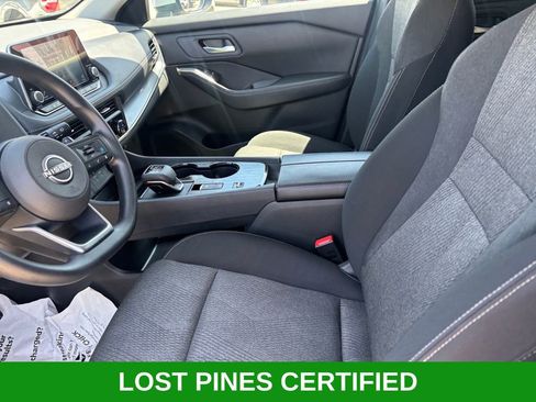 Used 2024 Nissan Rogue SV image 9