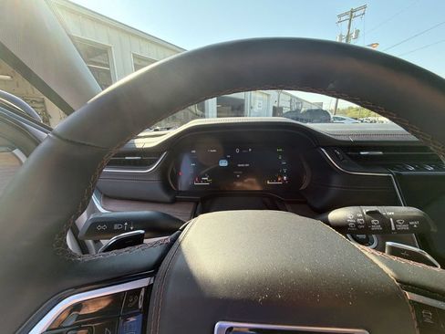Used 2022 Jeep Grand Cherokee Summit w/ Advanced Protech Group IV AWD/4WD image 15