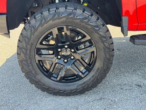Used 2025 Chevrolet Silverado 1500 Custom Trail Boss AWD/4WD image 9