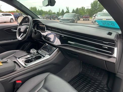 Used 2023 Audi Q8 Premium Plus w/ Premium Plus Package AWD/4WD image 30