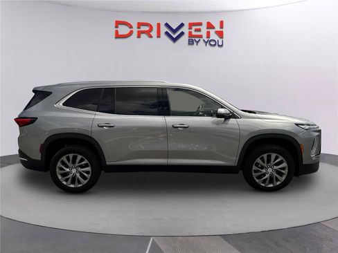 Used 2026 Buick Enclave Preferred FWD image 3