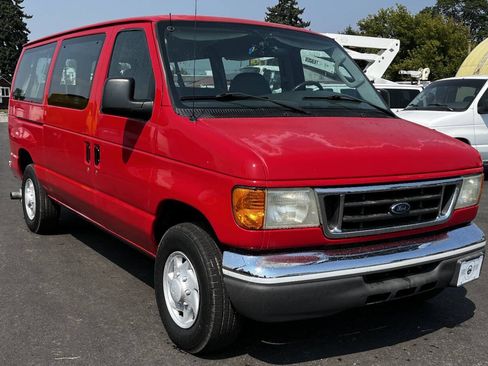 Used 2006 Ford E-350 and Econoline 350 Super Duty Wagon RWD image 3