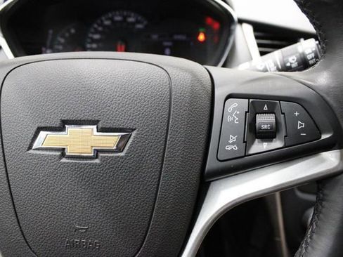 Used 2019 Chevrolet Trax LT w/ LT Convenience Package AWD/4WD image 27