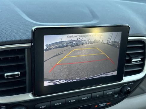 Used 2022 Hyundai Venue SEL image 35