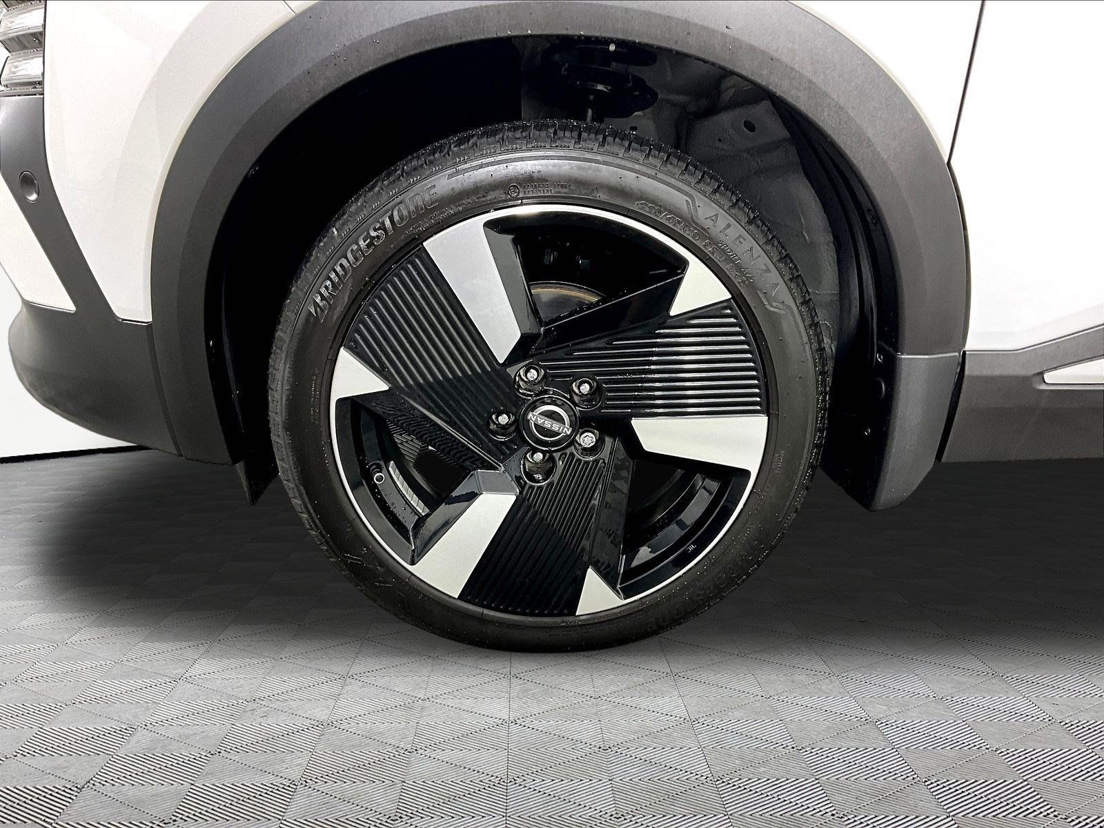 Used 2025 Nissan Kicks SR w/ SR Premium Package AWD/4WD image 34