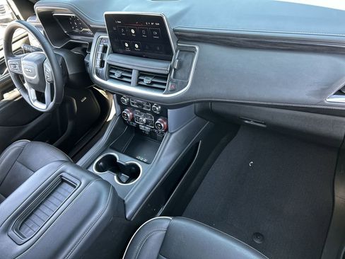 Used 2022 GMC Yukon XL SLT w/ SLT Luxury Package image 29