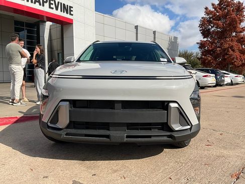 Used 2025 Hyundai Kona SEL image 4