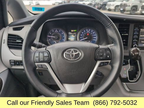 Used 2018 Toyota Sienna XLE Premium image 18