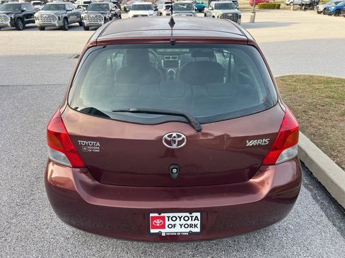 Used 2010 Toyota Yaris 2-Door Hatchback image 5