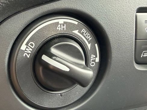 Used 2023 Nissan Frontier PRO-4X AWD/4WD image 10