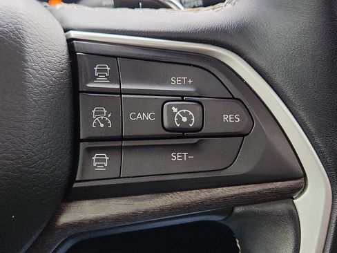 Used 2021 Jeep Grand Cherokee L Limited image 18