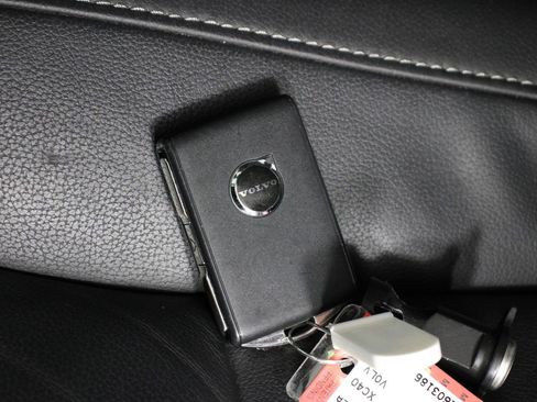 Certified 2025 Volvo XC40 B5 Plus image 33