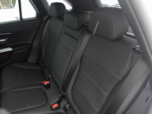 Used 2026 Mercedes-Benz GLC 300 4MATIC image 24