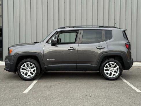 Used 2016 Jeep Renegade Latitude w/ Popular Equipment Group AWD/4WD image 8