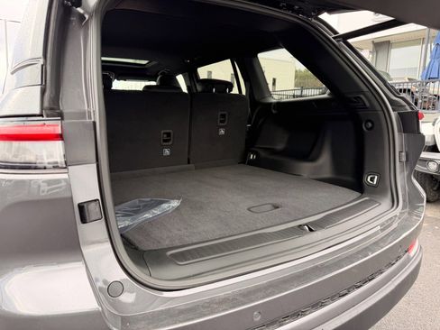 New 2026 Jeep Grand Cherokee Altitude AWD/4WD image 21