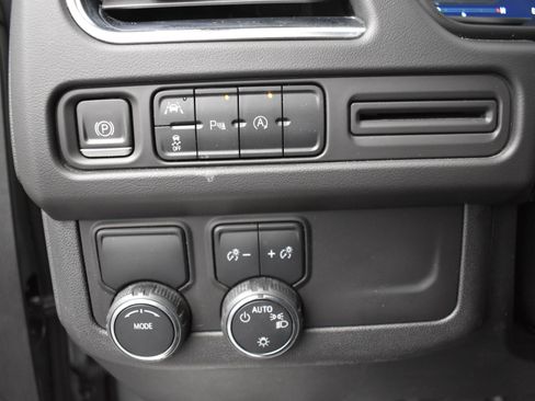 Used 2023 Chevrolet Suburban Premier RWD image 19