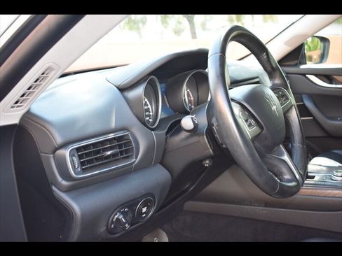 Used 2018 Maserati Levante AWD/4WD image 14