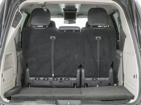 Used 2016 Chrysler Town & Country Touring w/ Driver Convenience Group FWD image 9