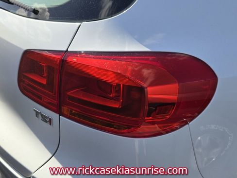 Used 2017 Volkswagen Tiguan Limited w/ Premium Package image 7