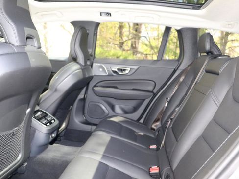 Used 2020 Volvo V60 T5 Cross Country AWD/4WD image 31