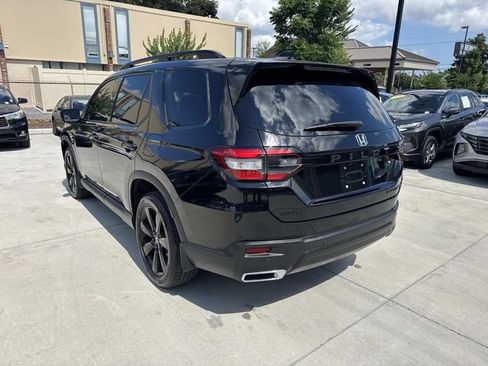 Certified 2025 Honda Pilot Black Edition image 5