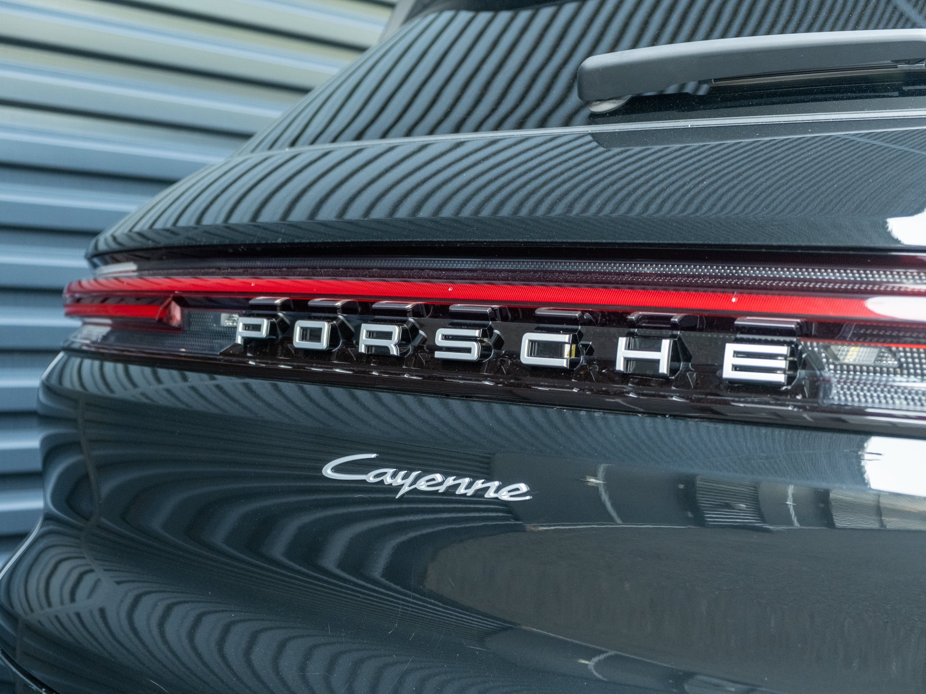 Certified 2025 Porsche Cayenne AWD/4WD image 19
