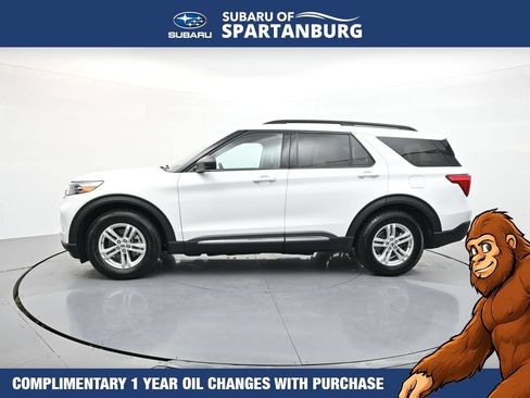 Used 2023 Ford Explorer XLT w/ Equipment Group 202A RWD image 4