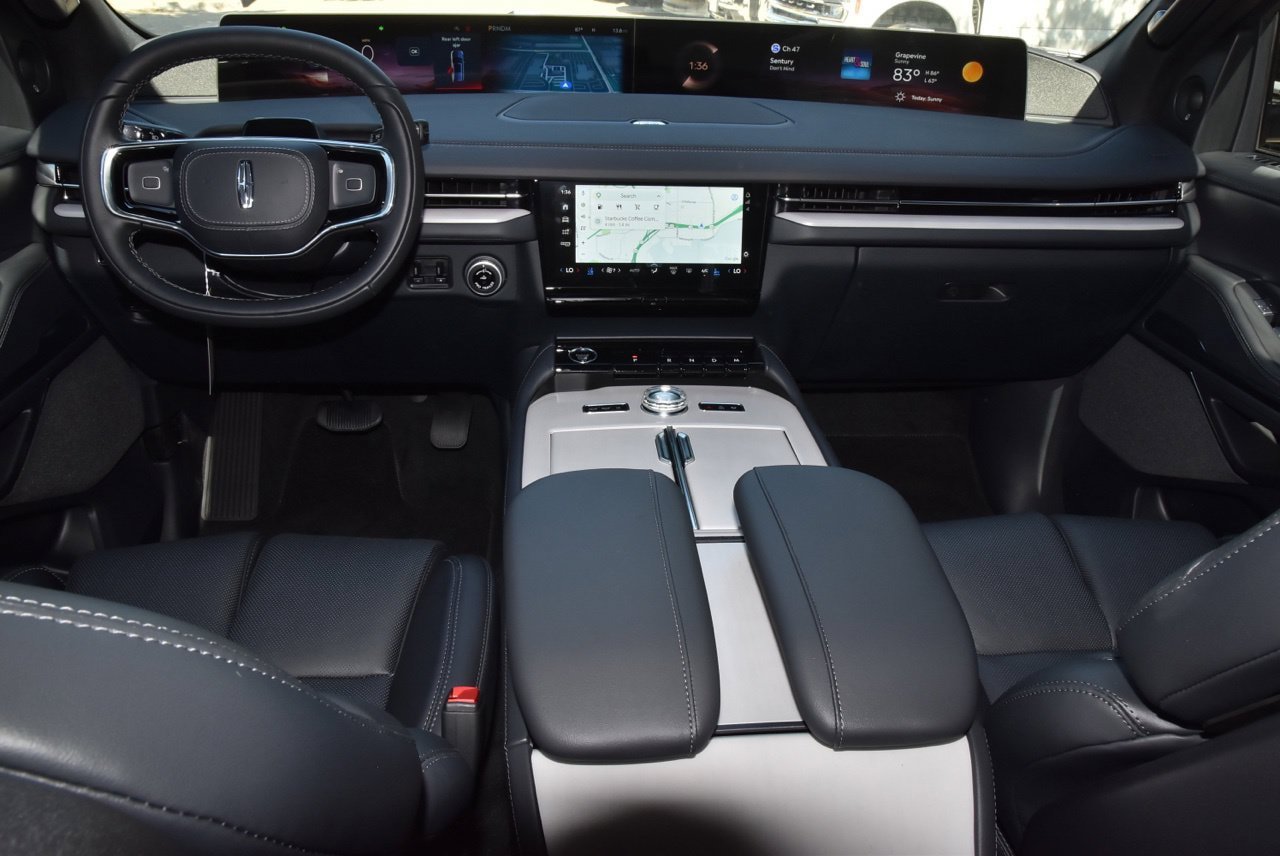 New 2027 Lincoln Navigator Reserve w/ Jet Appearance Package AWD/4WD image 17