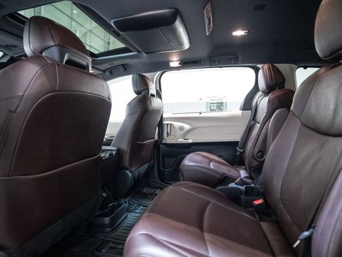 Certified 2022 Toyota Sienna Platinum image 38